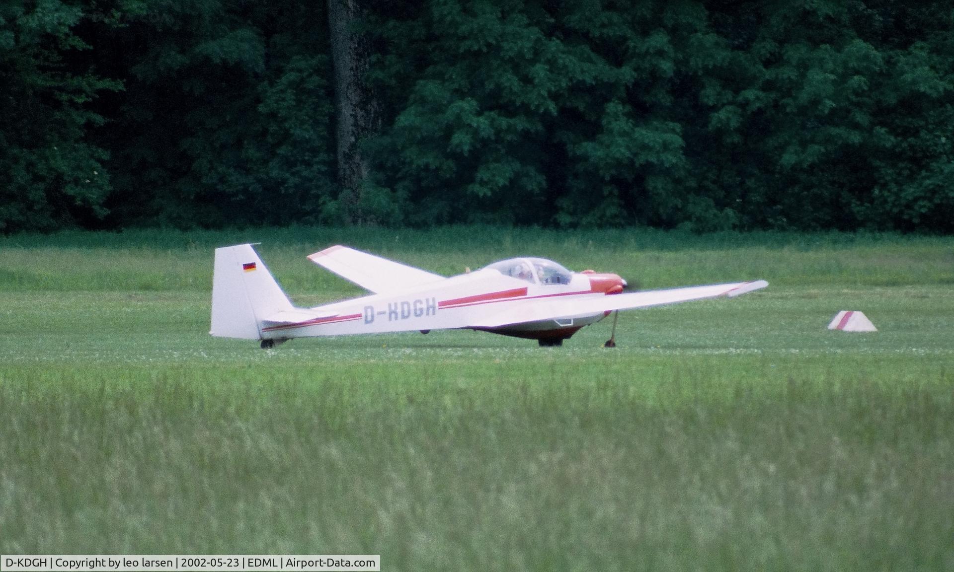 D-KDGH, Scheibe SF-25C Falke C/N 44281, Landshut 23.5.2002