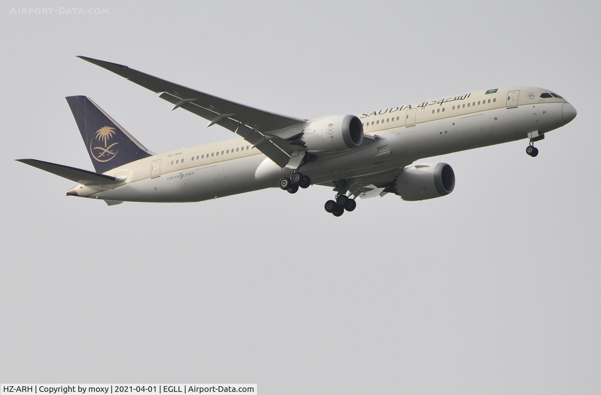 HZ-ARH, 2017 Boeing 787-9 Dreamliner Dreamliner C/N 41551, Boeing 787-9 Dreamliner on finals to 9R London Heathrow.