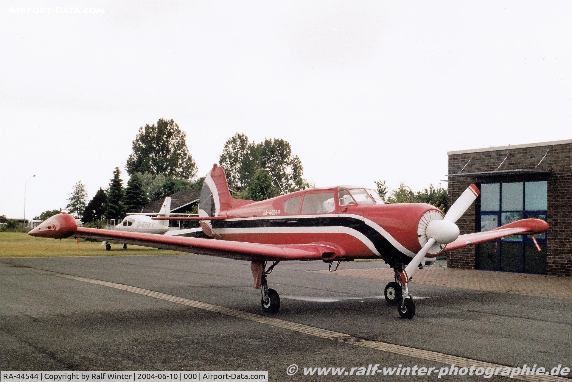 RA-44544, Yakovlev Yak-18T C/N 11-33, Yakovlev Yak-18T - Private - 11-33 - RA-44544 - 10.06.2004