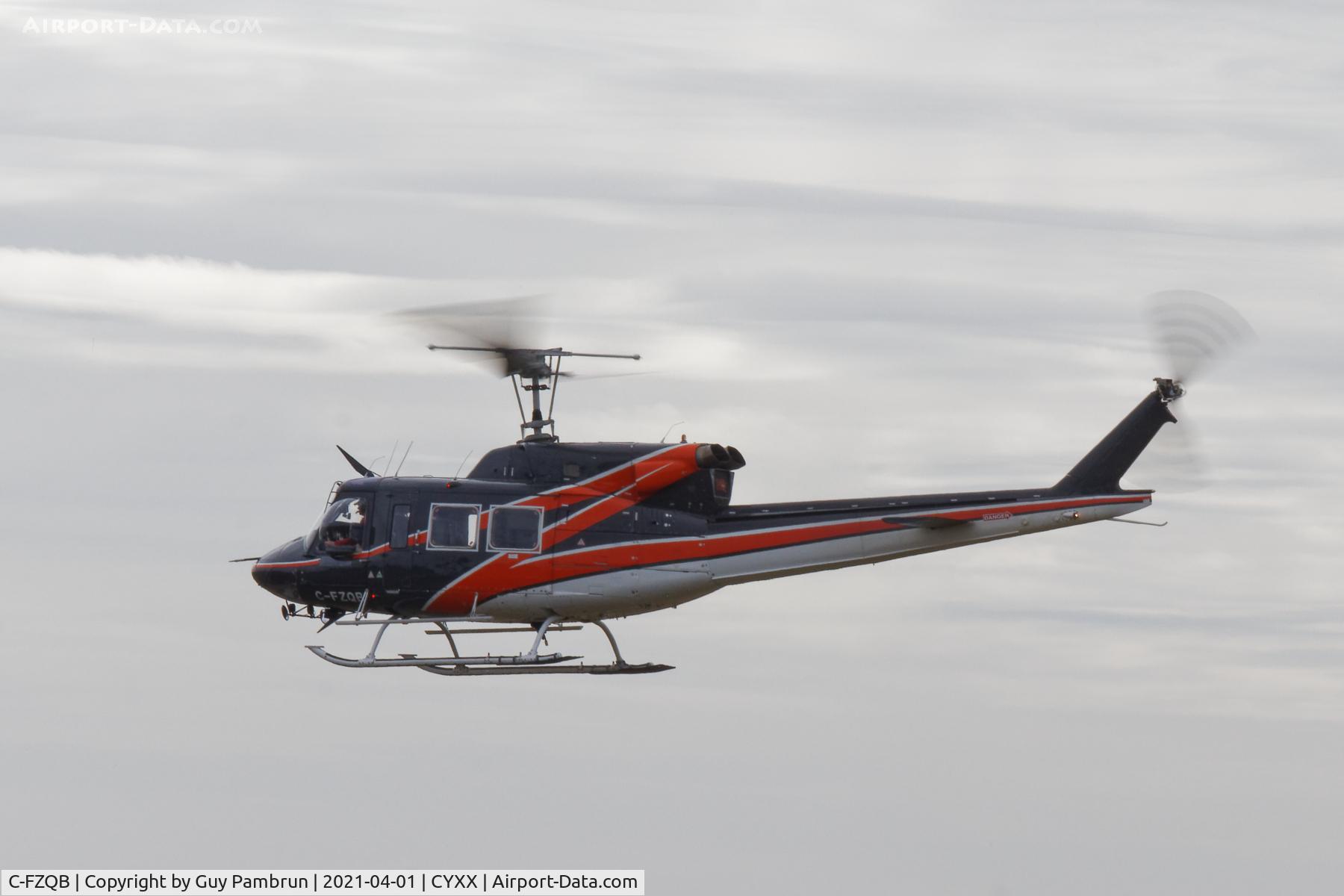 C-FZQB, 1974 Bell 212 C/N 30629, Departing