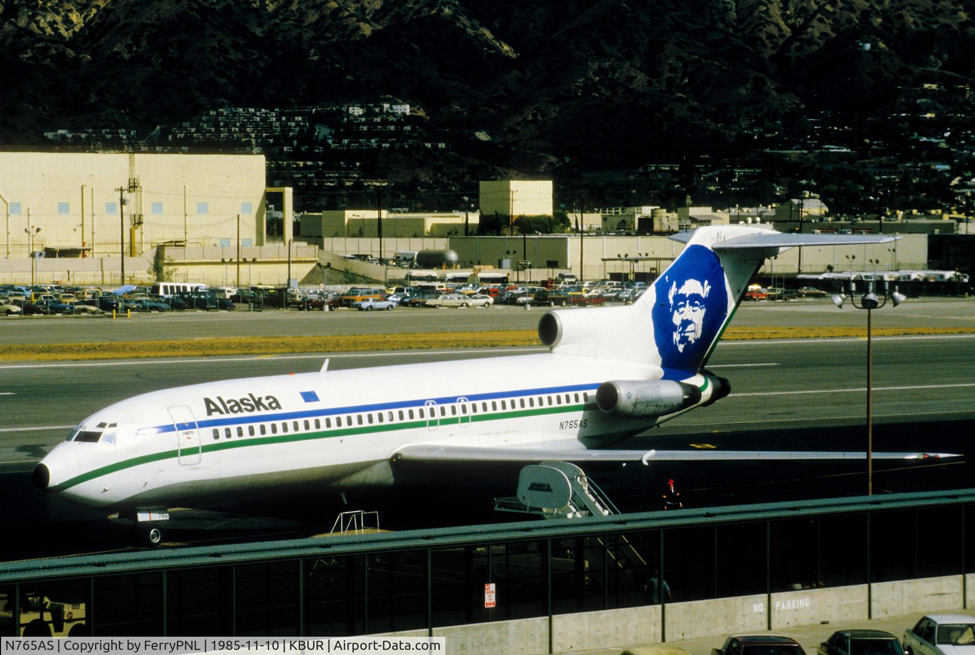 N765AS, 1967 Boeing 727-27 C/N 19534, Alaska B727 coming to a stop at its stand in BUR