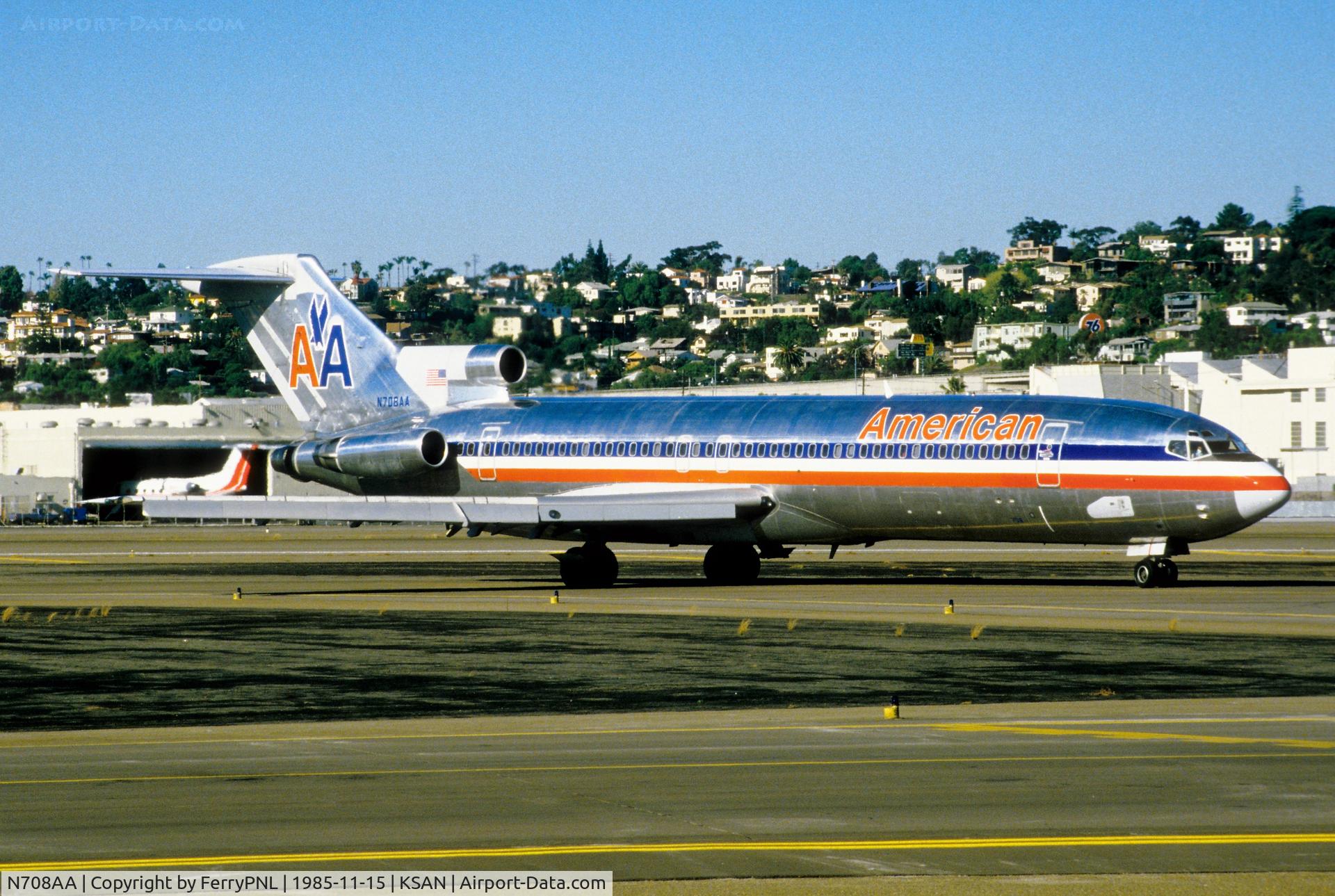 N708AA, 1981 Boeing 727-223 C/N 22465, American B727 about to line-up