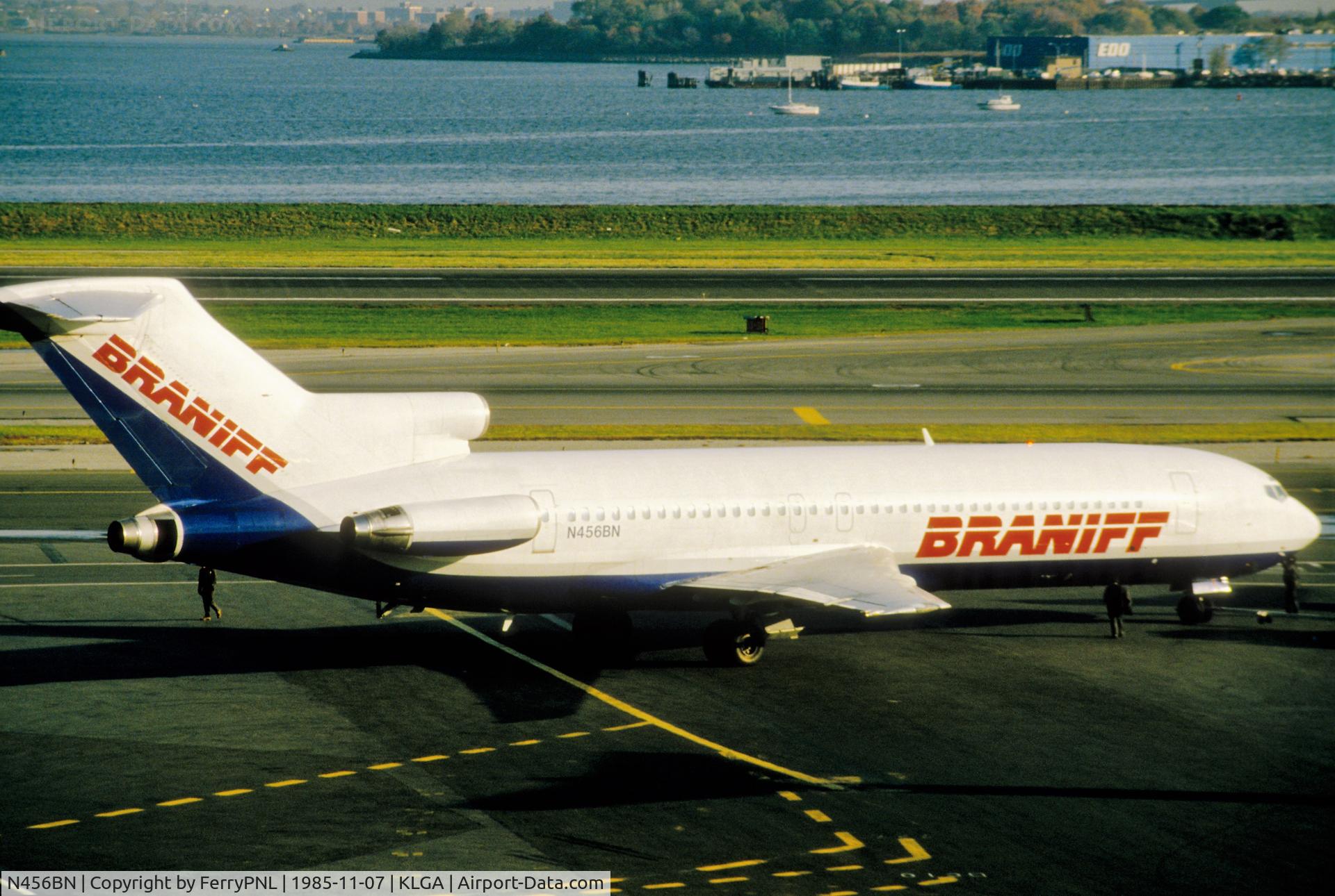 N456BN, 1978 Boeing 727-227 C/N 21462, Push-back of Braniff B727