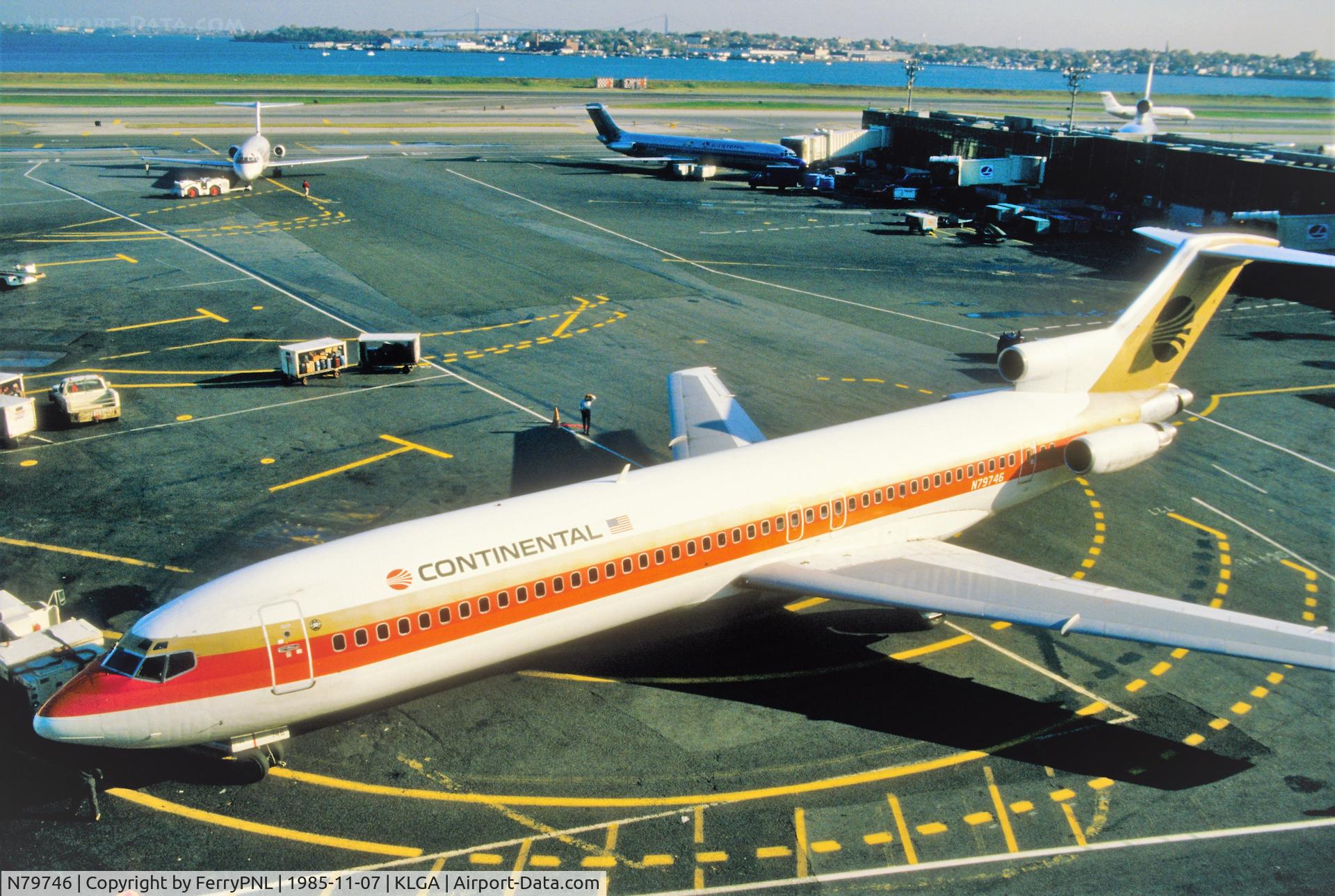 N79746, 1981 Boeing 727-224 C/N 22449, Tight sqeeze for this Continental B727