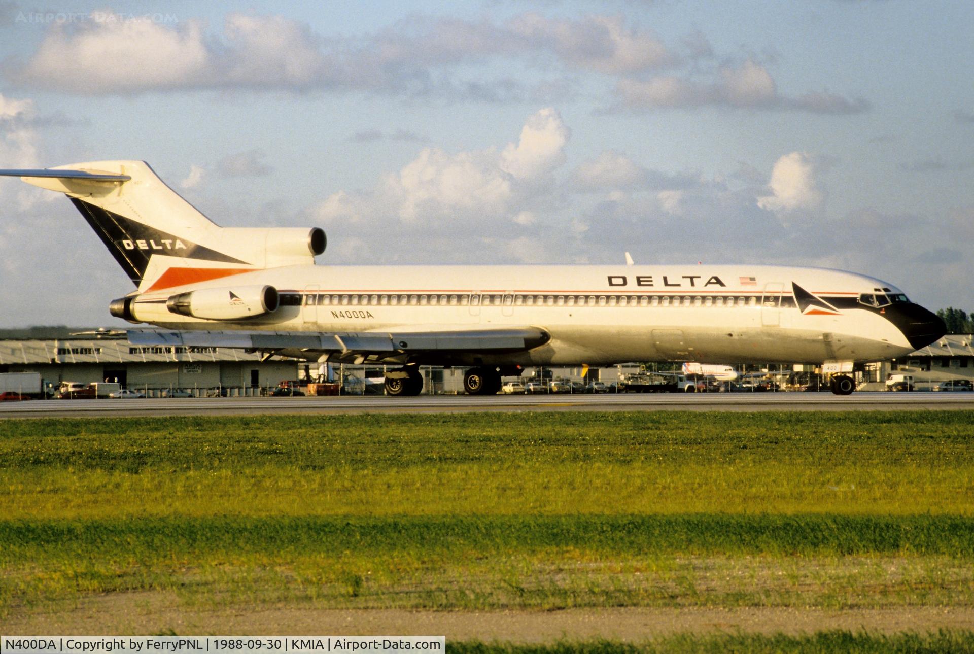 N400DA, 1975 Boeing 727-232 C/N 21144, Delta B727 for departure