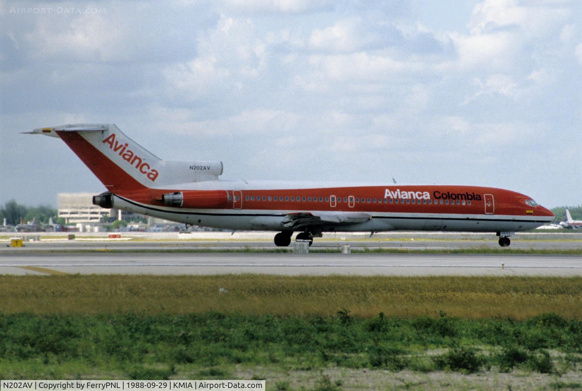 N202AV, 1979 Boeing 727-2Q9 C/N 21931, Avianca B727 lining-up