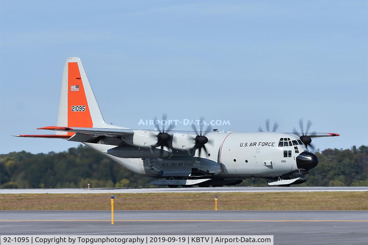 92-1095, 1992 Lockheed LC-130H Hercules C/N 382-5405, SKIER72 touches down at BTV