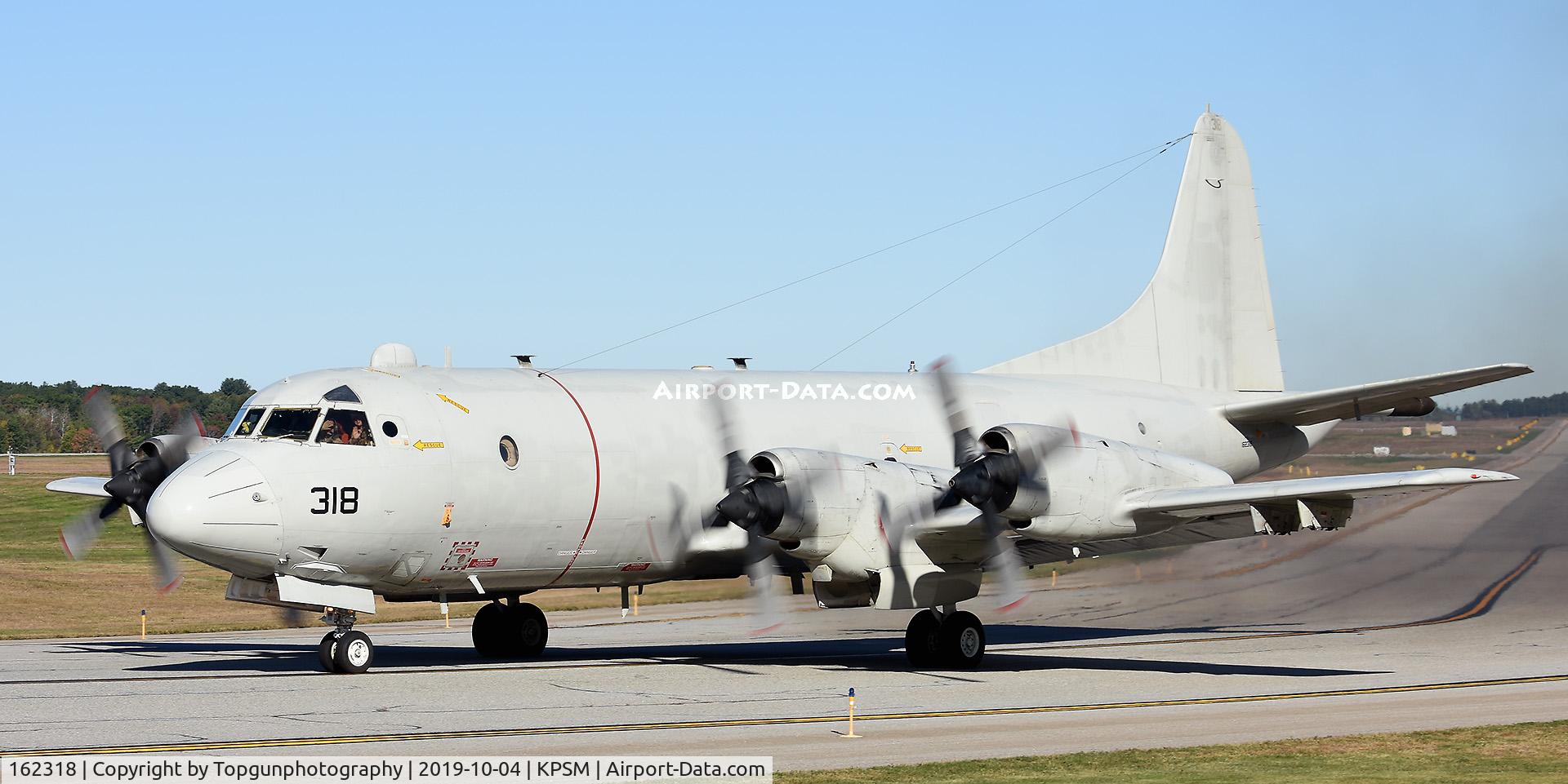 162318, 1986 Lockheed P-3C Orion C/N 285G-5794, waiving to the photogs