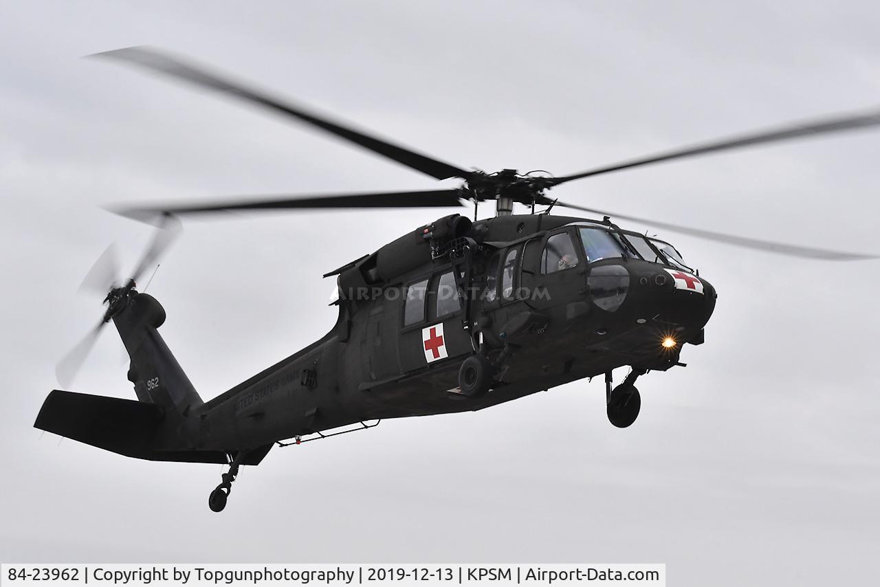 84-23962, 1984 Sikorsky UH-60A Black Hawk C/N 70-789, Maine Blackhawk comes in for fuel