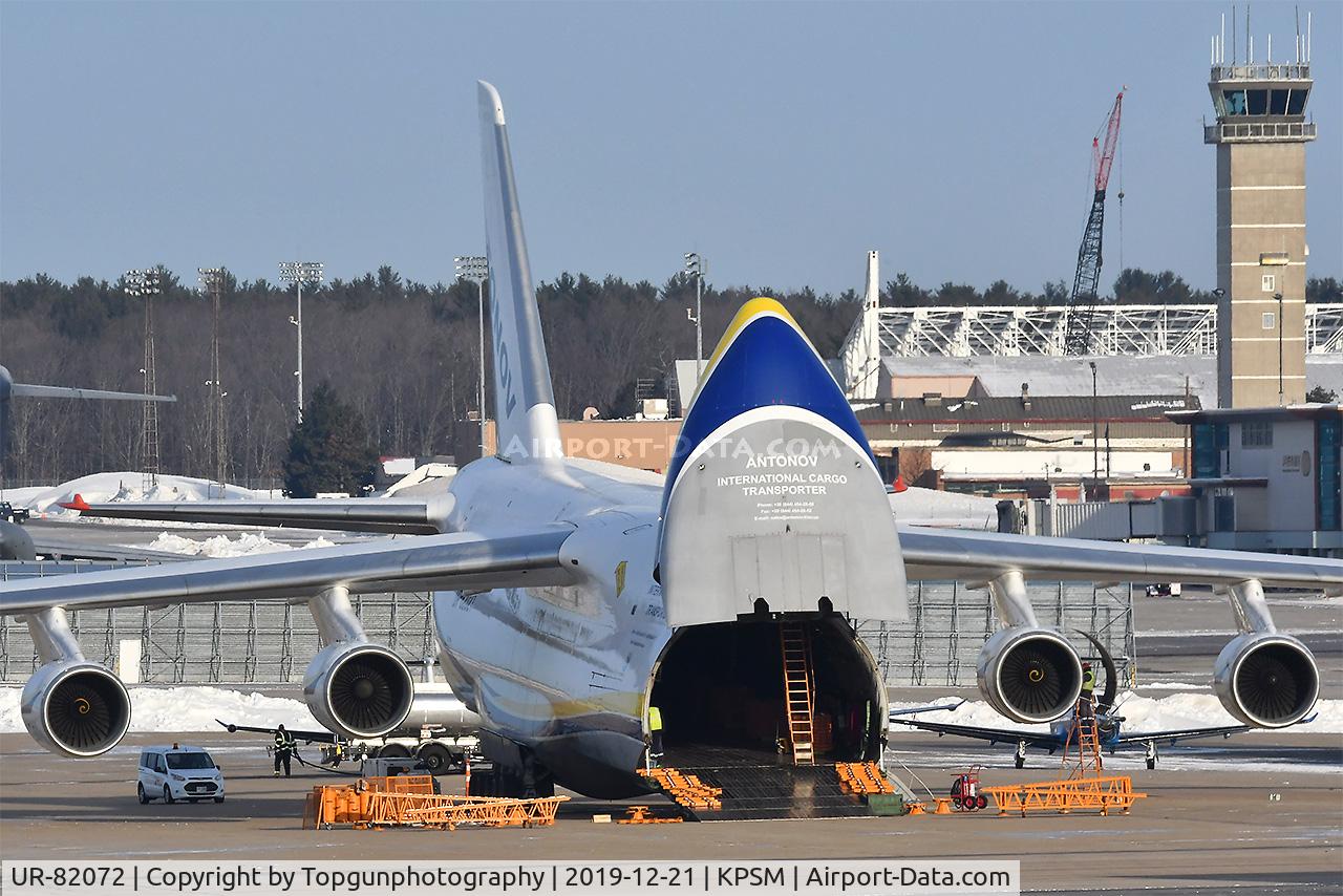 UR-82072, 1993 Antonov An-124-100 Ruslan C/N 9773053359136, AN-124 sits on the ramp waiting to be loaded