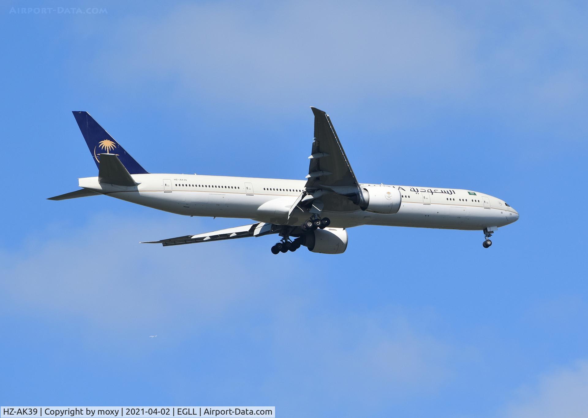HZ-AK39, 2016 Boeing 777-3FG/ER C/N 61592, Boeing 777-3FG/ER on finals to 9R London Heathrow.