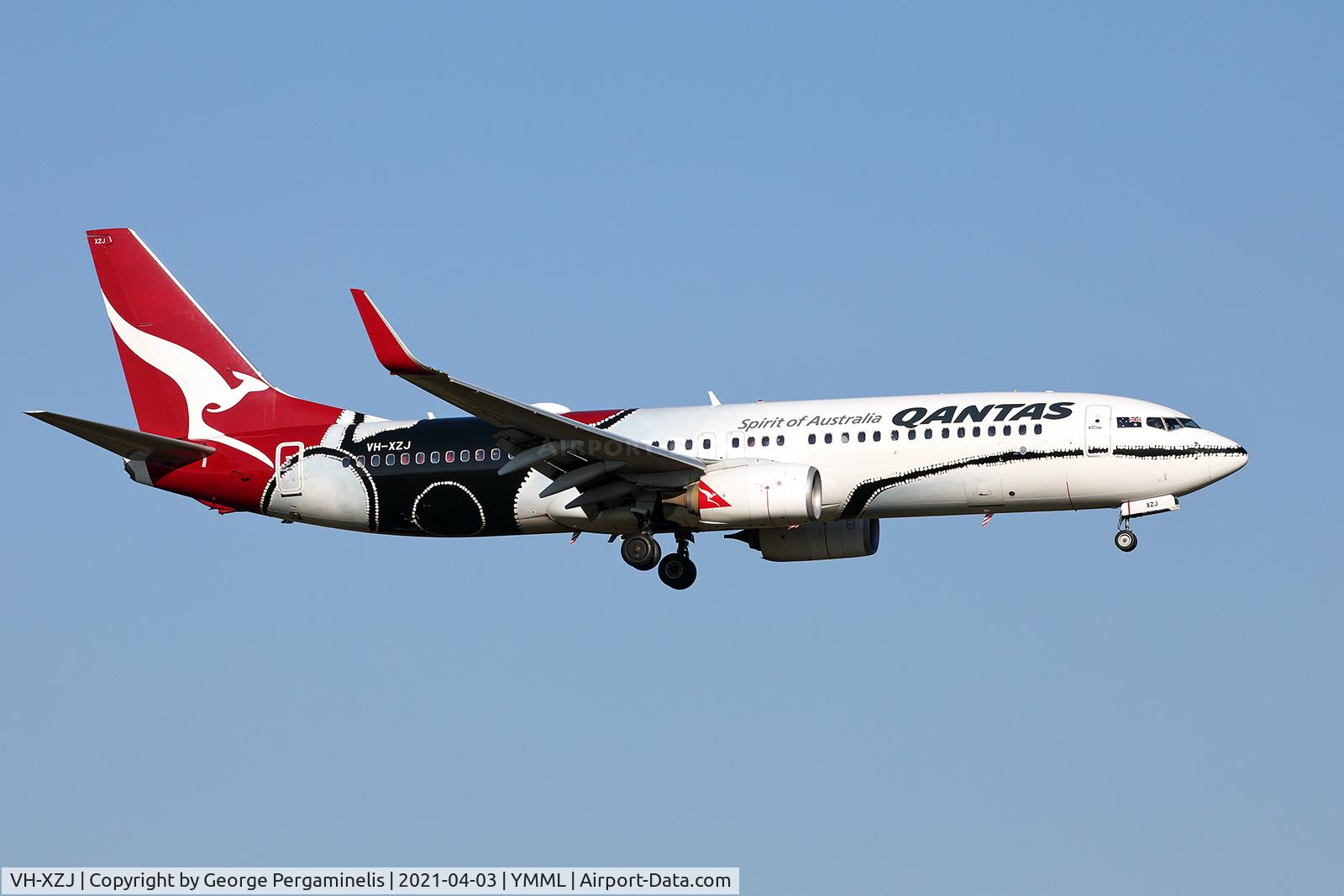 VH-XZJ, 2013 Boeing 737-838 C/N 39365, Mendoowoorrji on short final for runway 34.