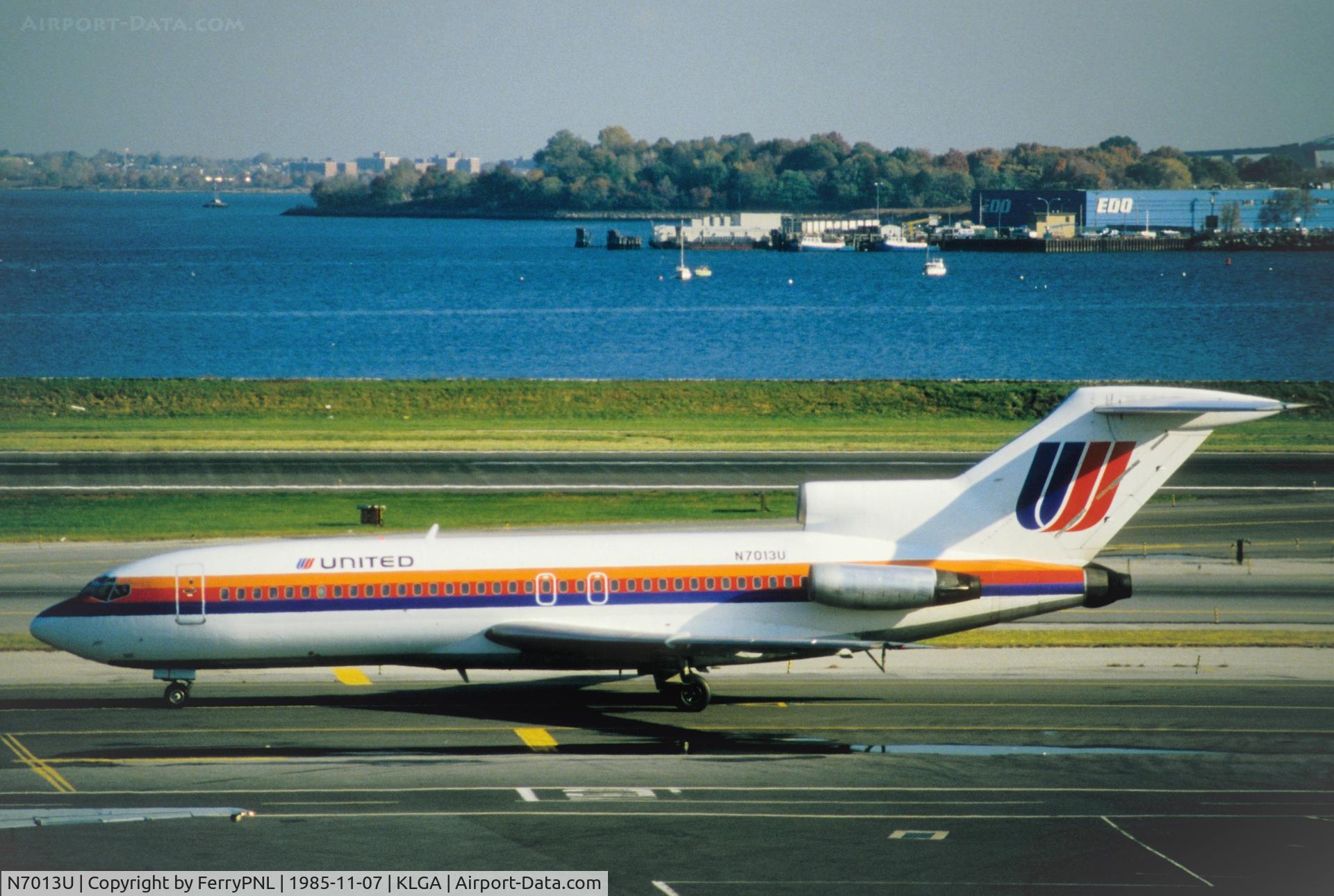N7013U, Boeing 727-22 C/N 18305, United B727