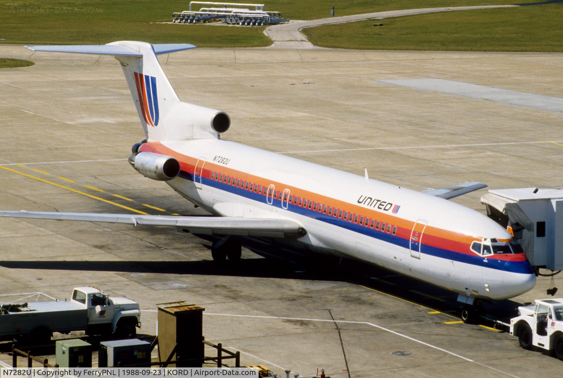 N7282U, 1978 Boeing 727-222 C/N 21560, United B727 at its gate