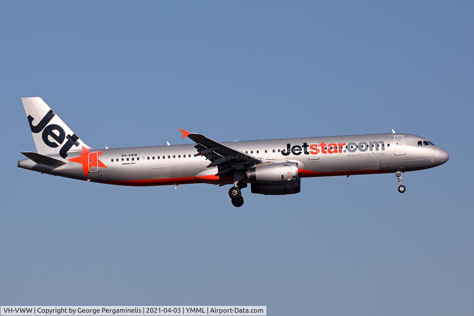VH-VWW, 2009 Airbus A321-231 C/N 3916, Short final for runway 34.