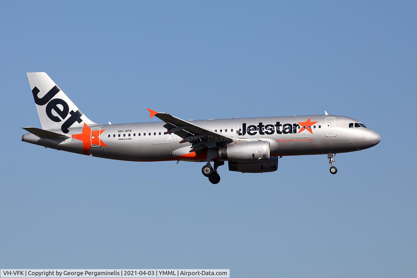 VH-VFK, 2012 Airbus A320-232 C/N 5334, Short final for runway 34.