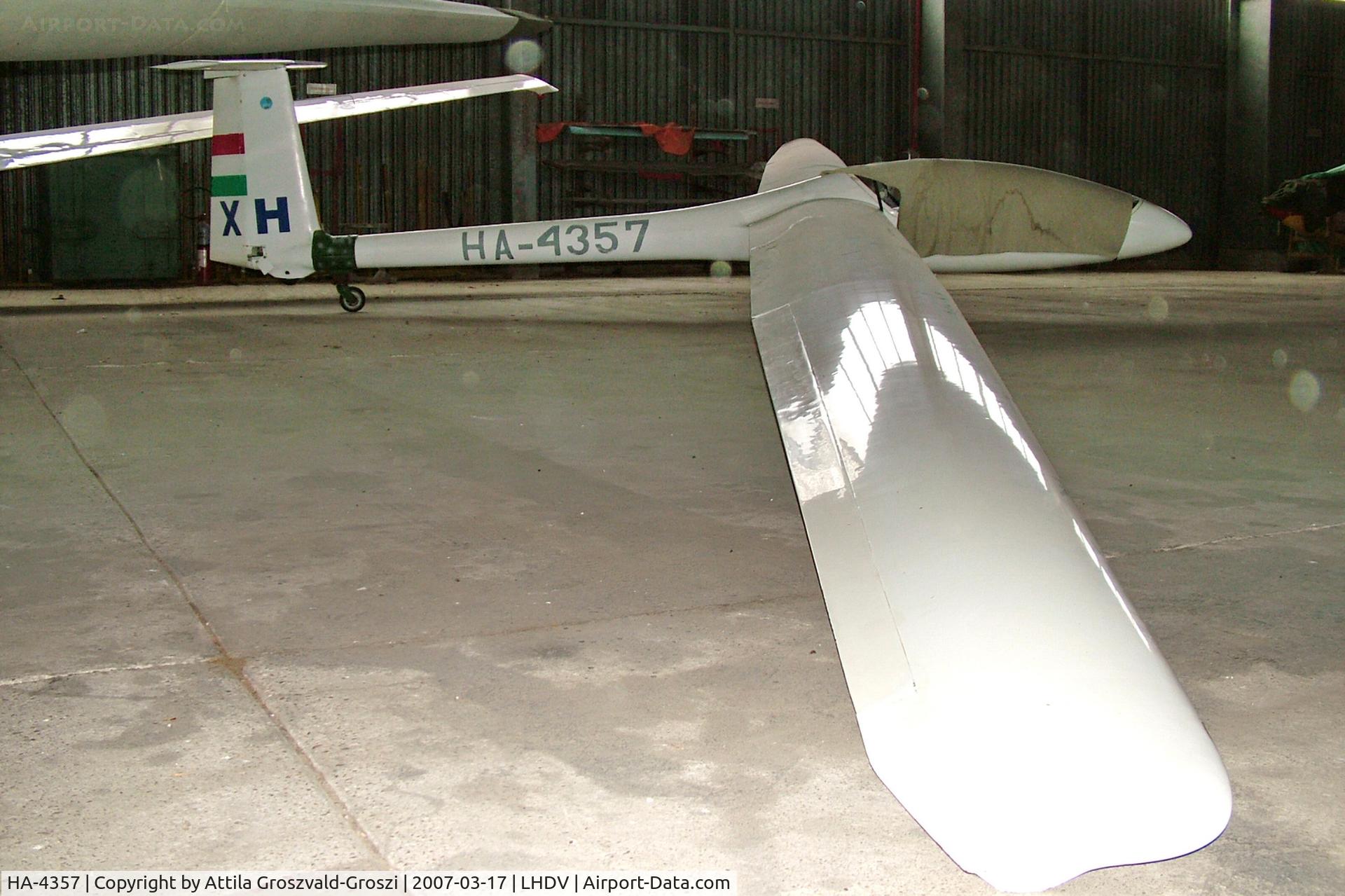 HA-4357, 1975 PZL-Bielsko SZD-38A Jantar 1 C/N B-688, LHDV - Dunaújváros-Kisapostag Airport, Hungary