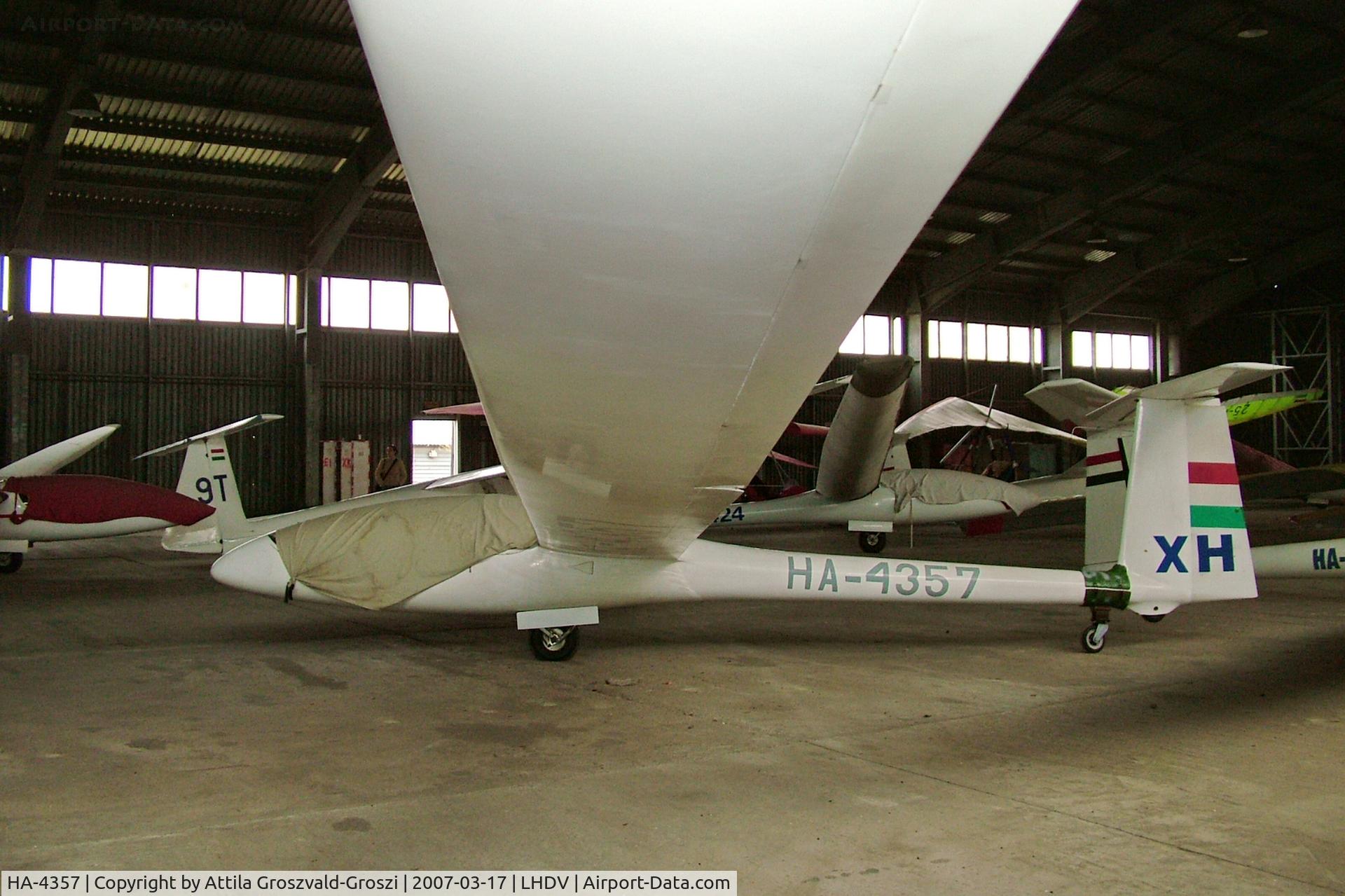 HA-4357, 1975 PZL-Bielsko SZD-38A Jantar 1 C/N B-688, LHDV - Dunaújváros-Kisapostag Airport, Hungary