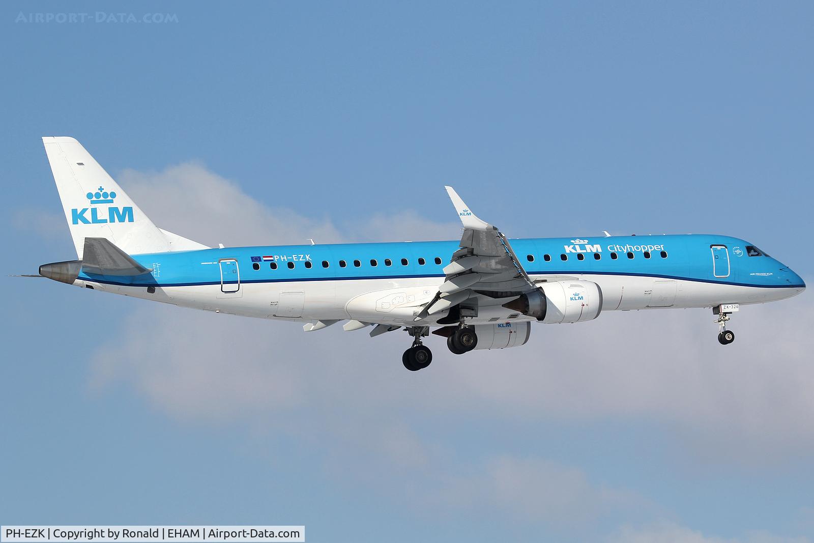 PH-EZK, 2009 Embraer 190LR (ERJ-190-100LR) C/N 19000326, at spl
