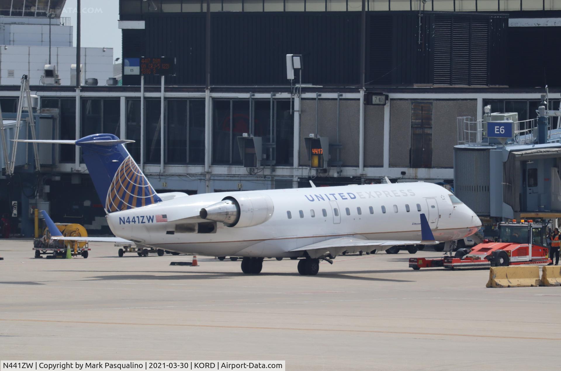 N441ZW, 2003 Bombardier CRJ-200LR (CL-600-2B19) C/N 7777, CL-600-2B19