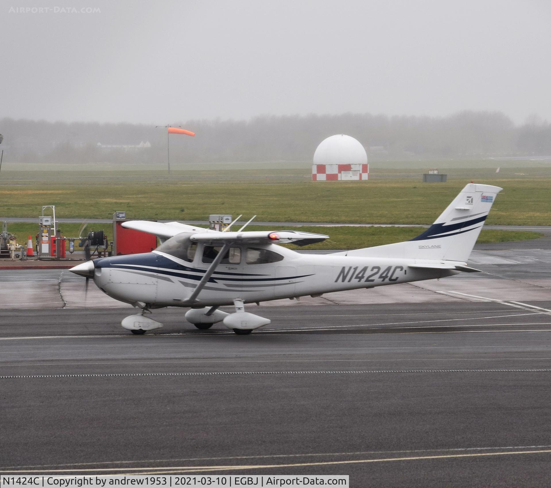 N1424C, 2005 Cessna 182T Skylane C/N 18281610, N1424C at Gloucestershire Airport.