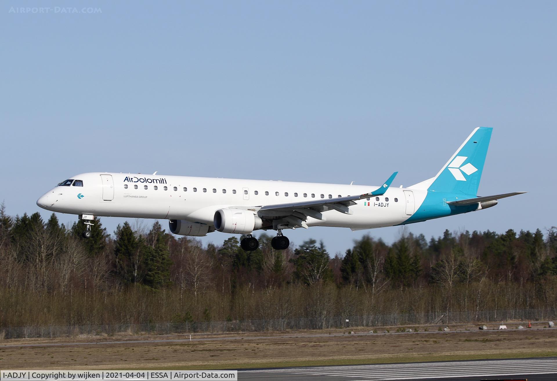 I-ADJY, 2009 Embraer 195LR (ERJ-190-200LR) C/N 19000300, RWY 26