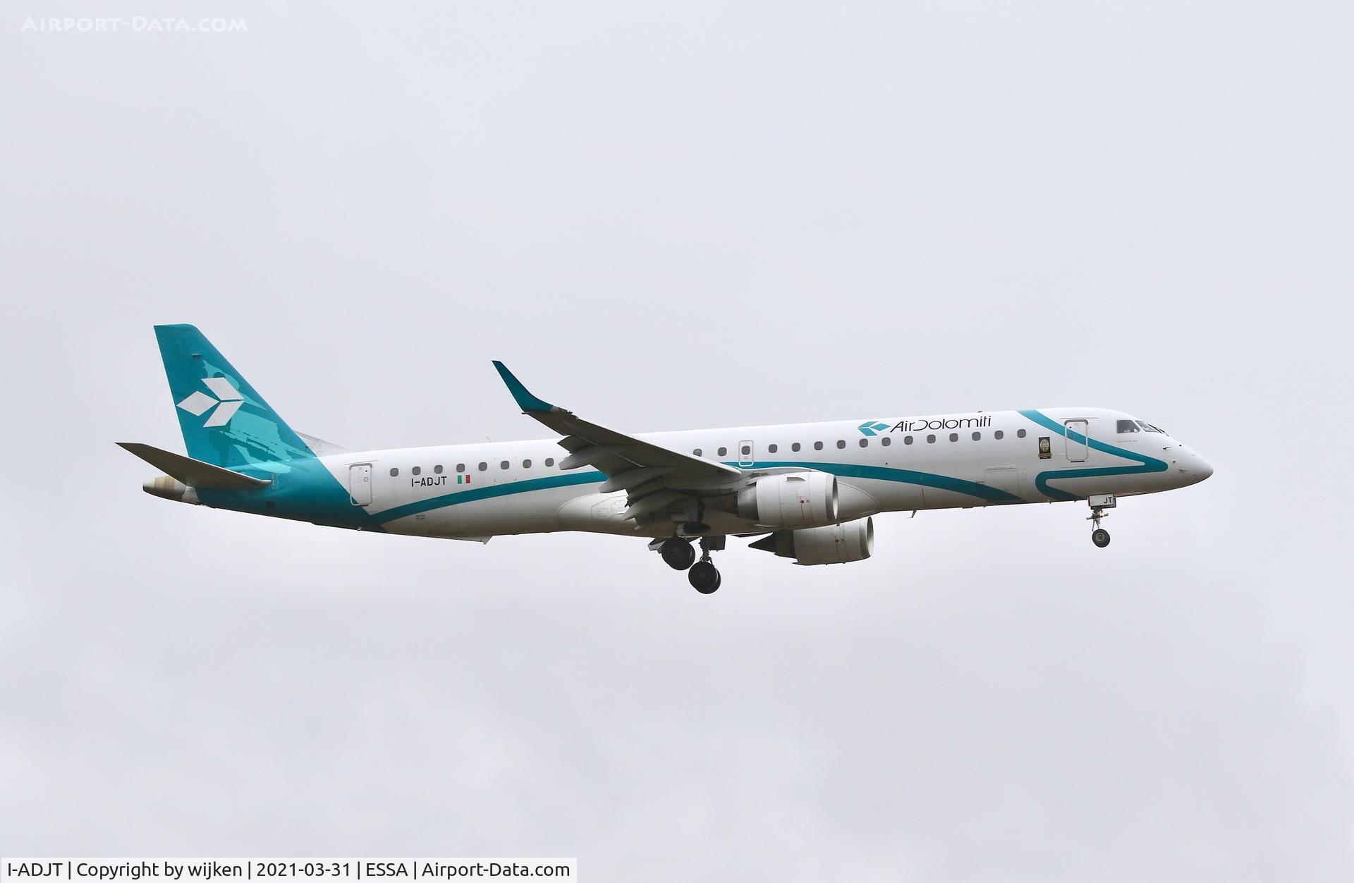 I-ADJT, 2013 Embraer 195LR (ERJ-190-200LR) C/N 19000606, RWY 01L