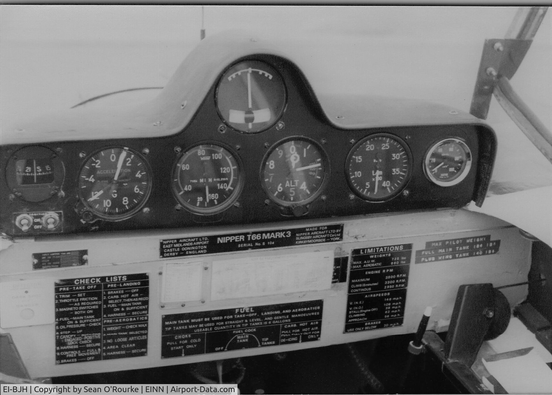 EI-BJH, 1967 Slingsby T-66 Nipper 3 C/N S104, Nipper EI-BJH cockpit 1982