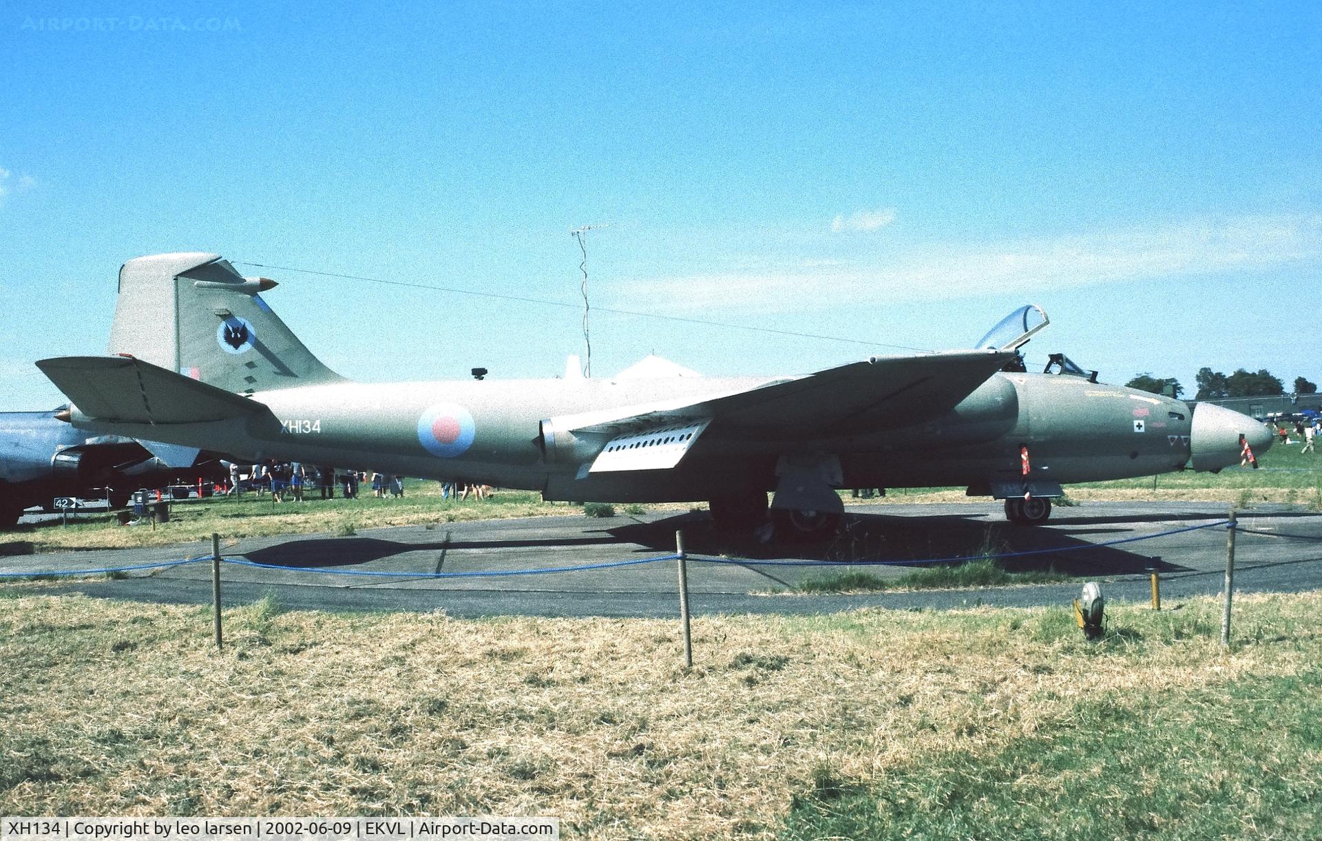 XH134, 1959 English Electric Canberra PR.9 C/N SH1724, Værløse Air Base 9.6.2002