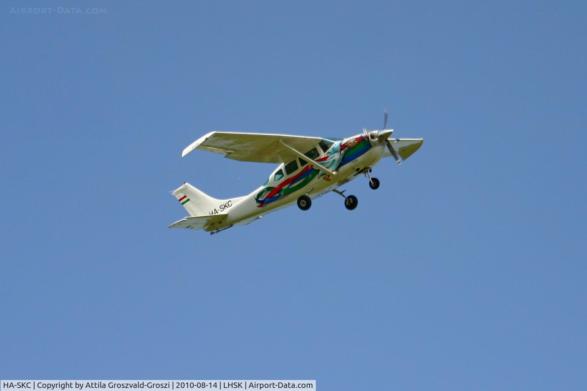 HA-SKC, Cessna P206E Super Skylane C/N P206-00618, LHSK - Siófok-Kiliti Airport, Hungary