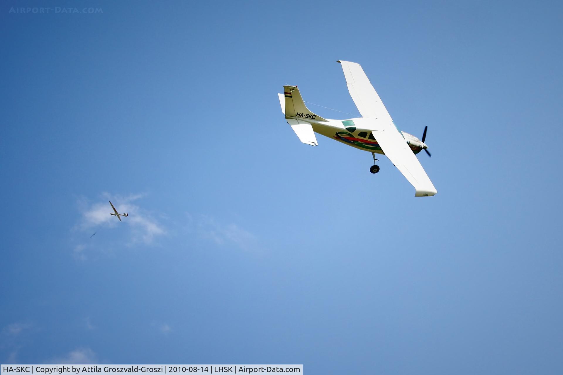 HA-SKC, Cessna P206E Super Skylane C/N P206-00618, LHSK - Siófok-Kiliti Airport, Hungary