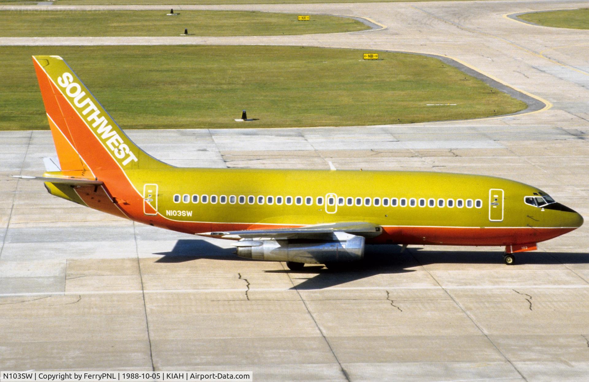 N103SW, 1984 Boeing 737-2H4 C/N 23109, Arrival of Southwest B732 in IAH