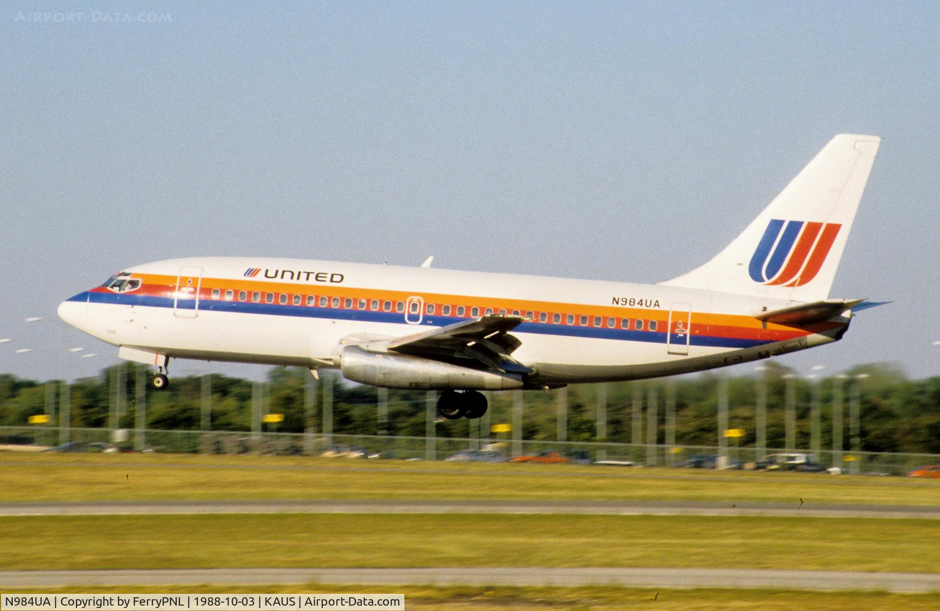 N984UA, 1978 Boeing 737-291 C/N 21642, Landing of United B732, formally N7398F with Frontier.