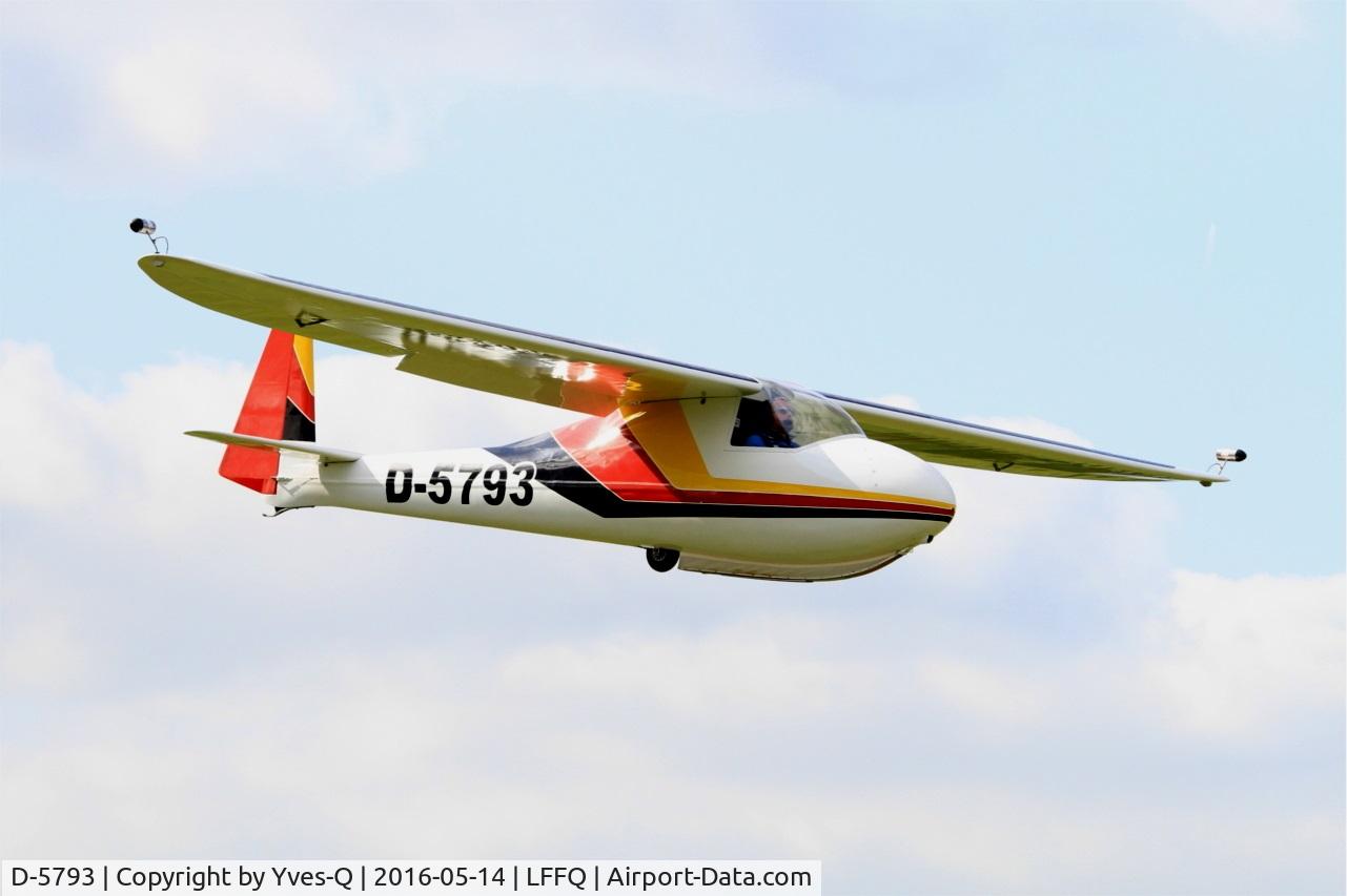 D-5793, Vogt Lo-100 Zwergreiher C/N 21, Vogt Lo-100 Zwergreiher, On display, La Ferté-Alais airfield (LFFQ) Air show 2016