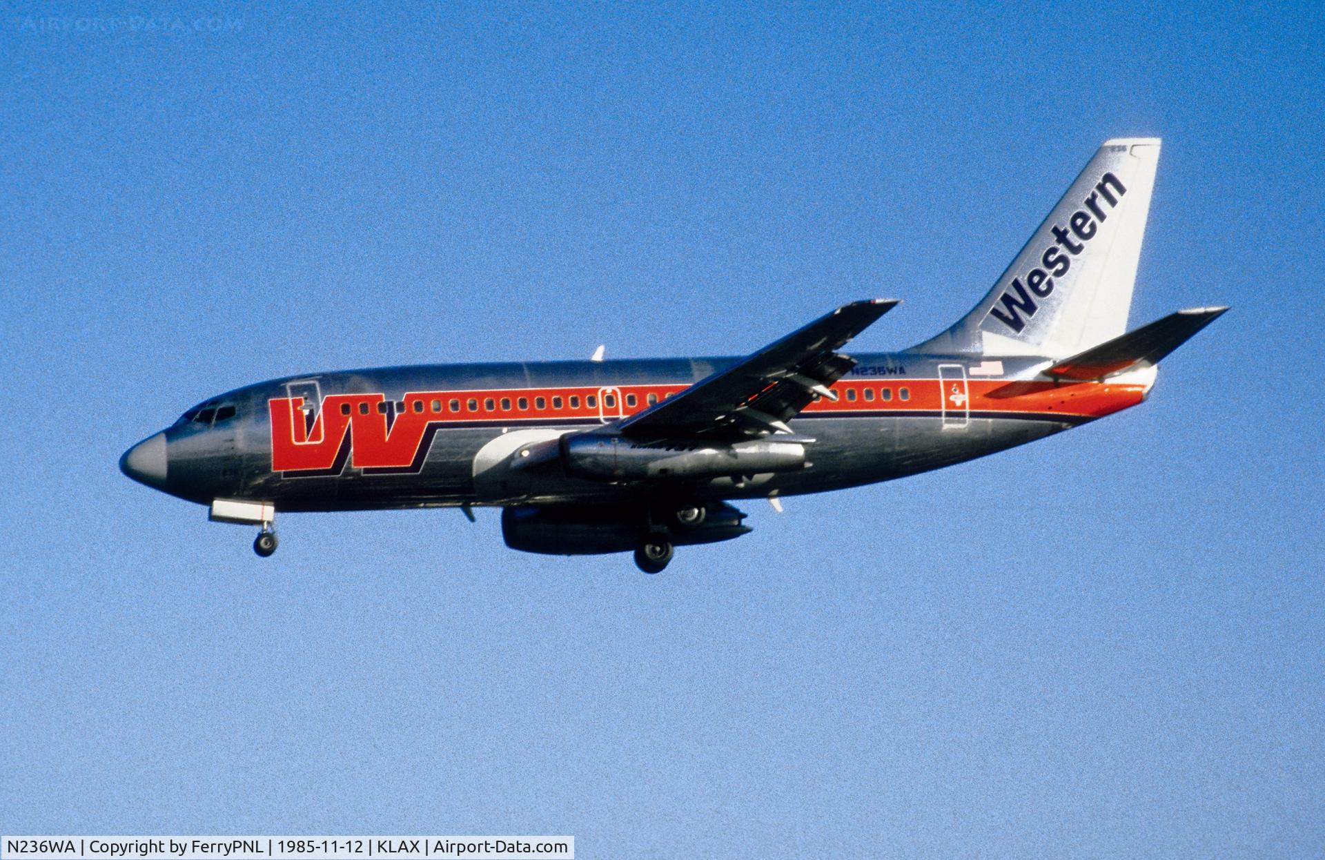 N236WA, 1984 Boeing 737-247 C/N 23184, Western B732 landing