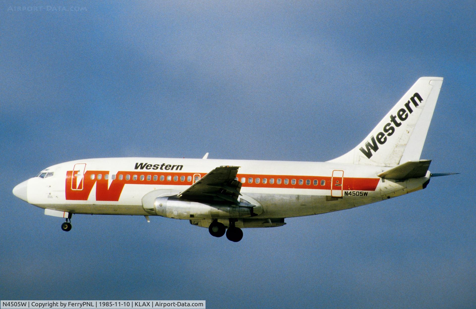 N4505W, 1968 Boeing 737-247 C/N 19602, Western B732 on short approach