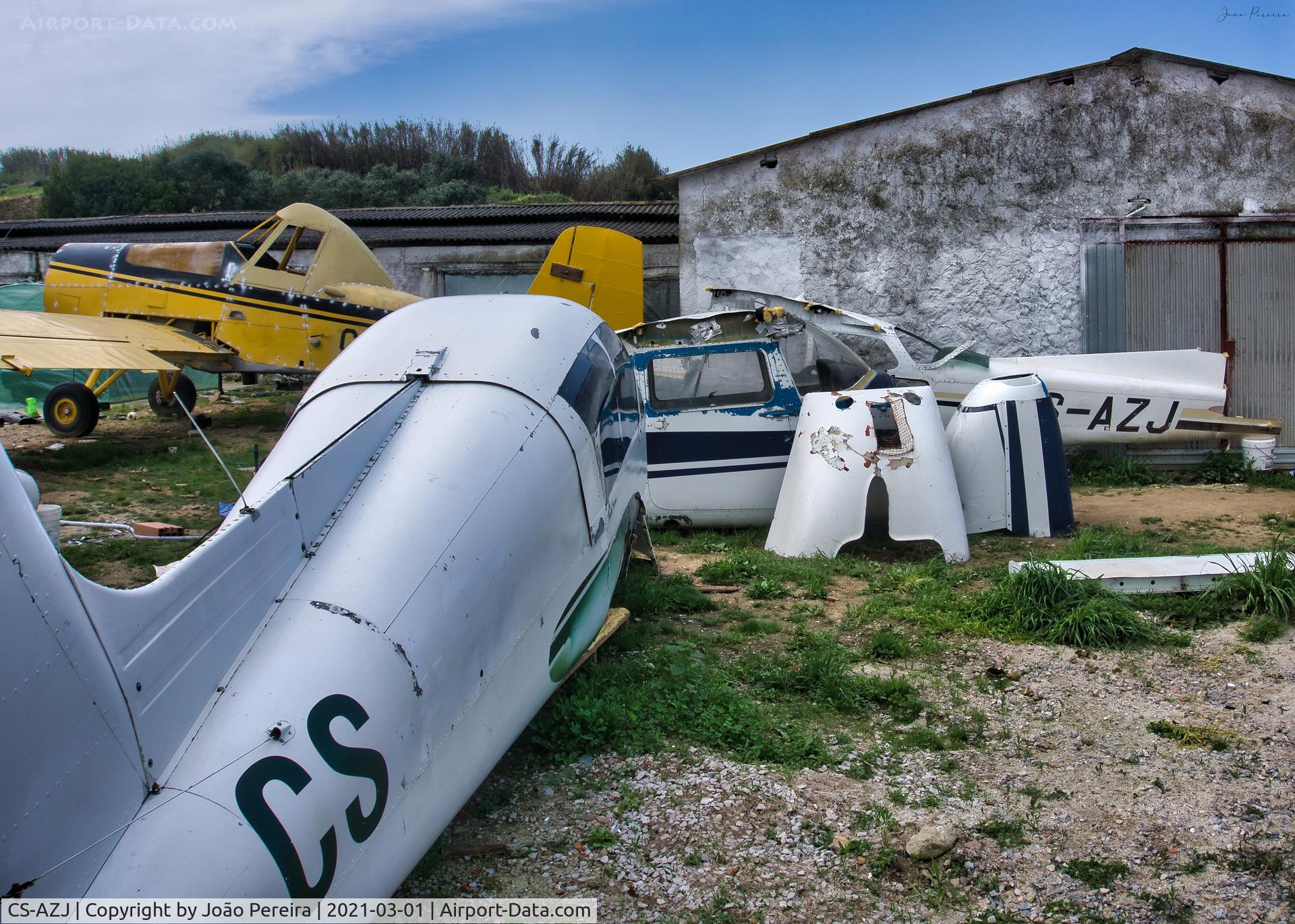 CS-AZJ, Cessna 172N C/N 17271535, The dismantled plane, found in a backyard of a residence.