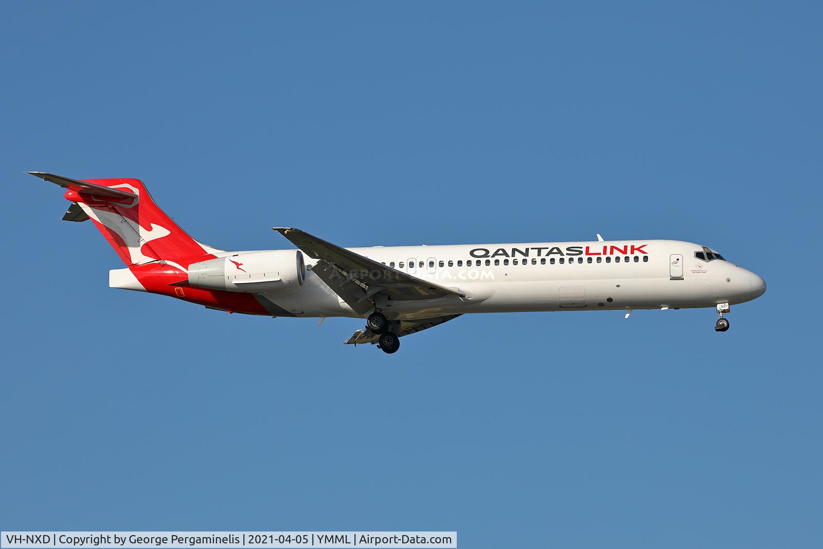 VH-NXD, 2000 Boeing 717-200 C/N 55062, On short final, runway 16.