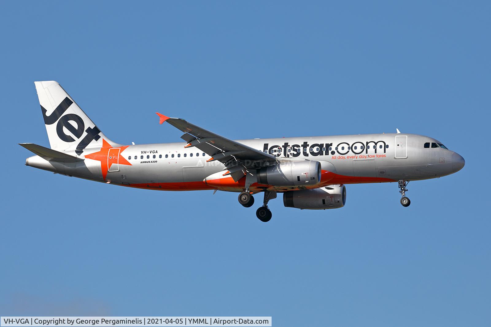 VH-VGA, 2011 Airbus A320-232 C/N 4899, On short final, runway 16.