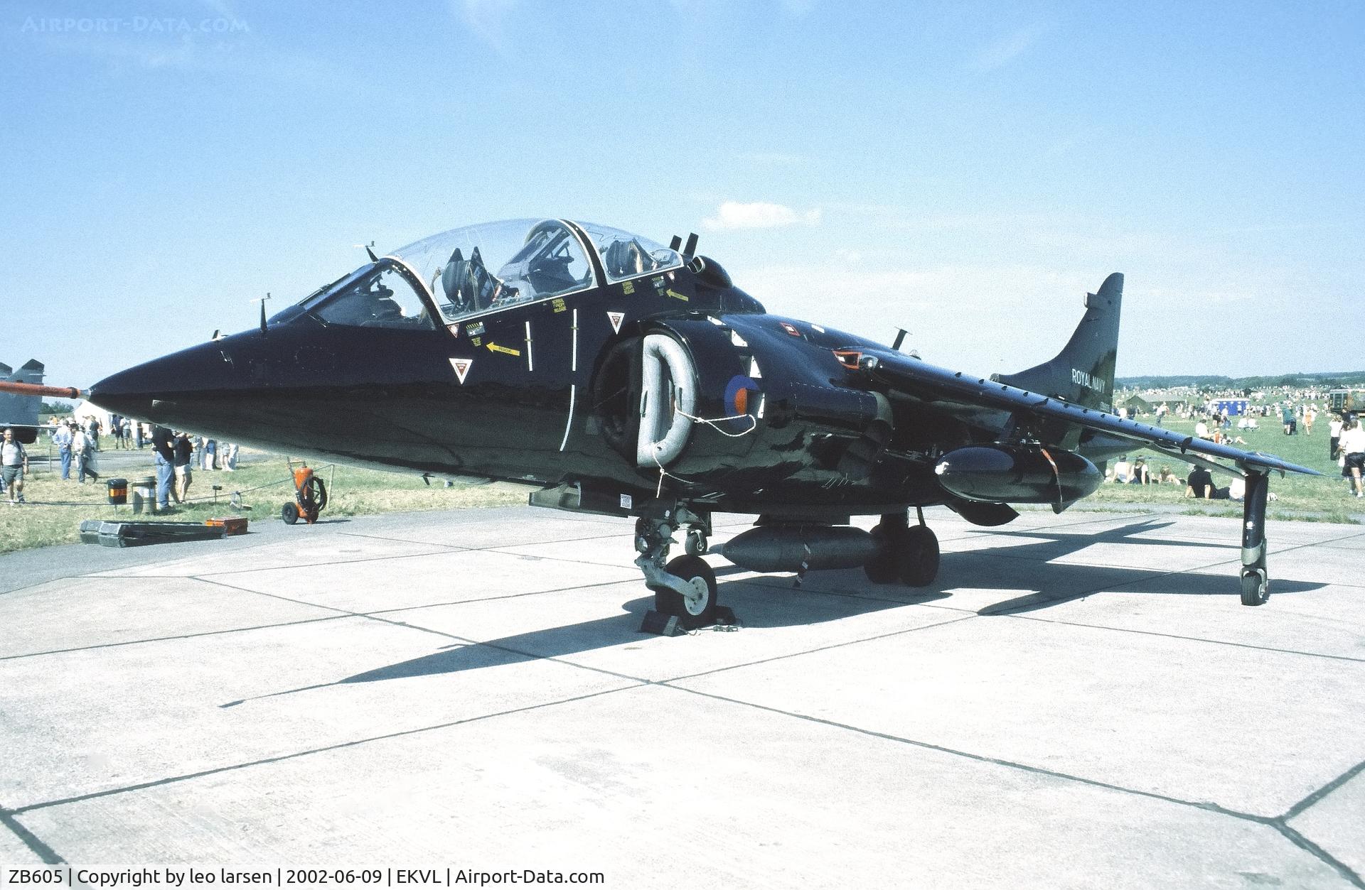 ZB605, 1994 British Aerospace Harrier T.8 C/N 212037, Værløse Air Base 9.6.2002