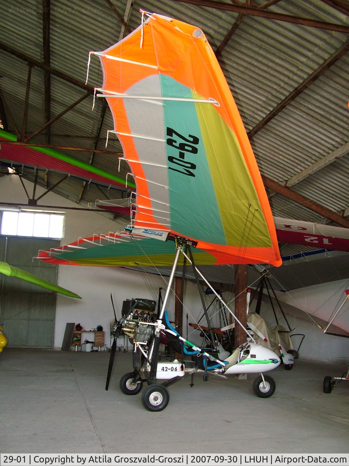 29-01, halley Apollo CXMD Racer GT C/N 070993/250203, LHUH - Úrhida Airport, Hungary
