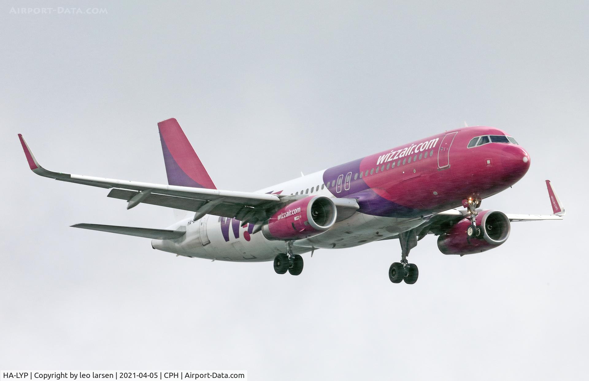 HA-LYP, 2015 Airbus A320-232 C/N 6589, Copenhagen 5.4.2021 app to R-30