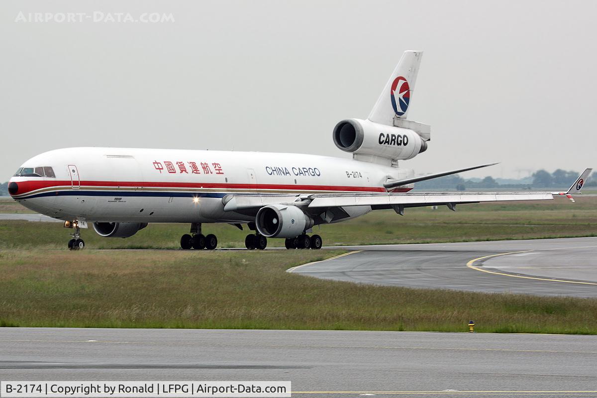 B-2174, McDonnell Douglas MD-11F C/N 48498, at cdg
