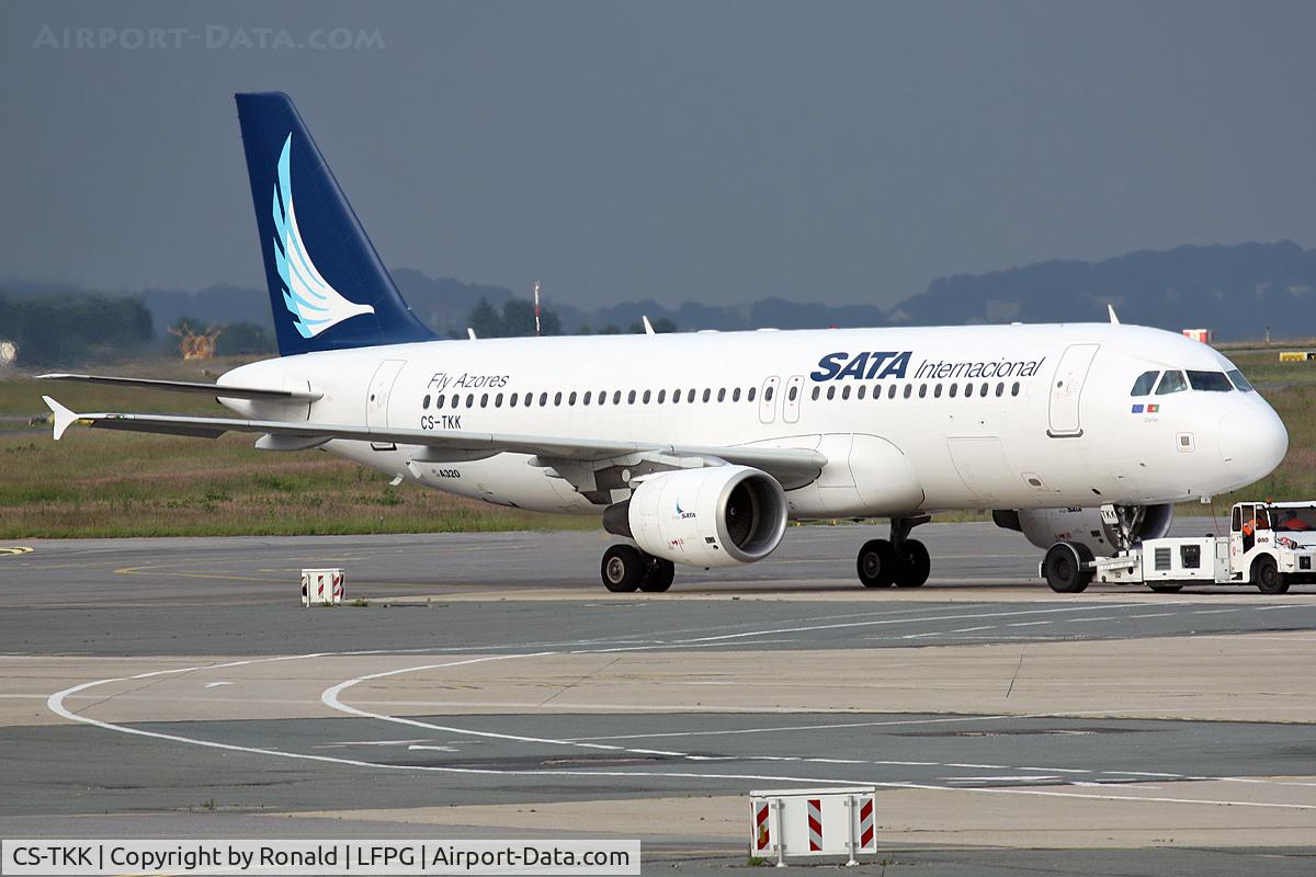 CS-TKK, 2005 Airbus A320-214 C/N 2390, at cdg