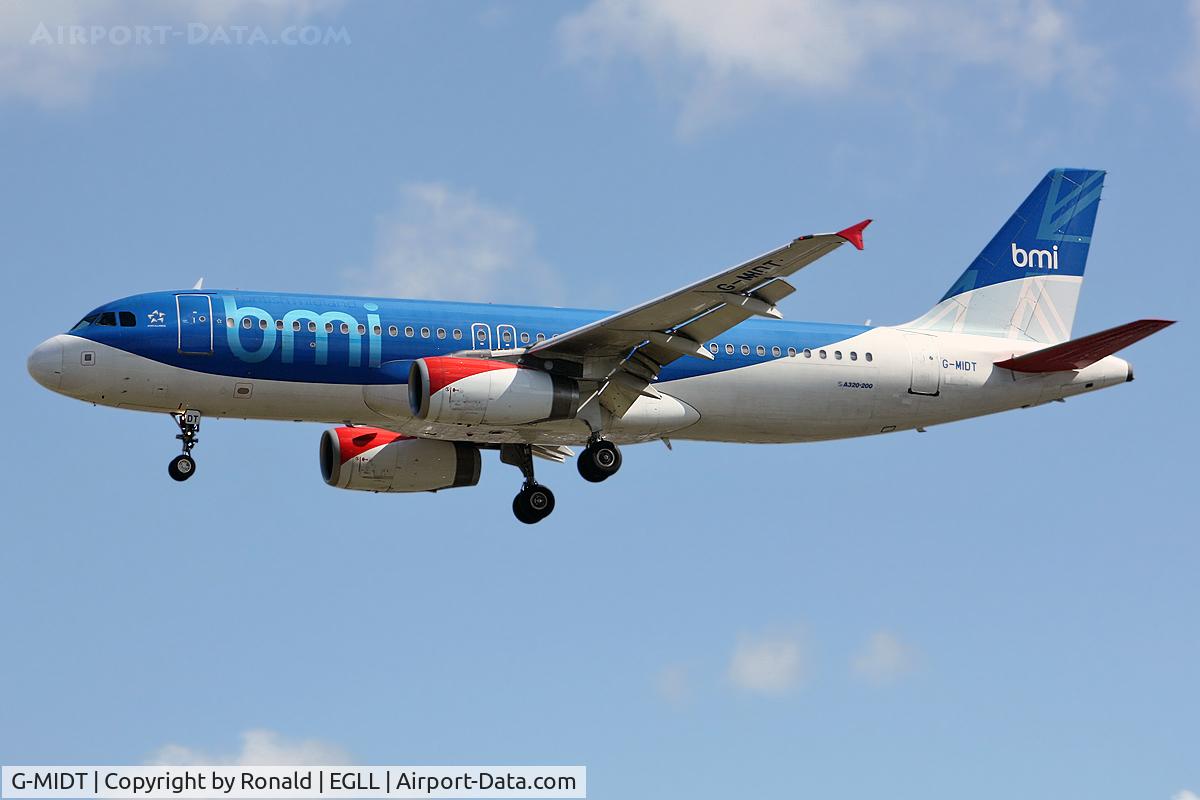 G-MIDT, 2001 Airbus A320-232 C/N 1418, at lhr