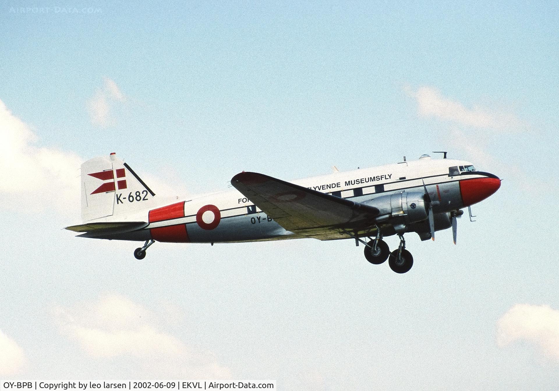 OY-BPB, 1943 Douglas C-47A-85-DL (DC-3A) Skytrain C/N 20019, Værløse Air Base 9.6.2002