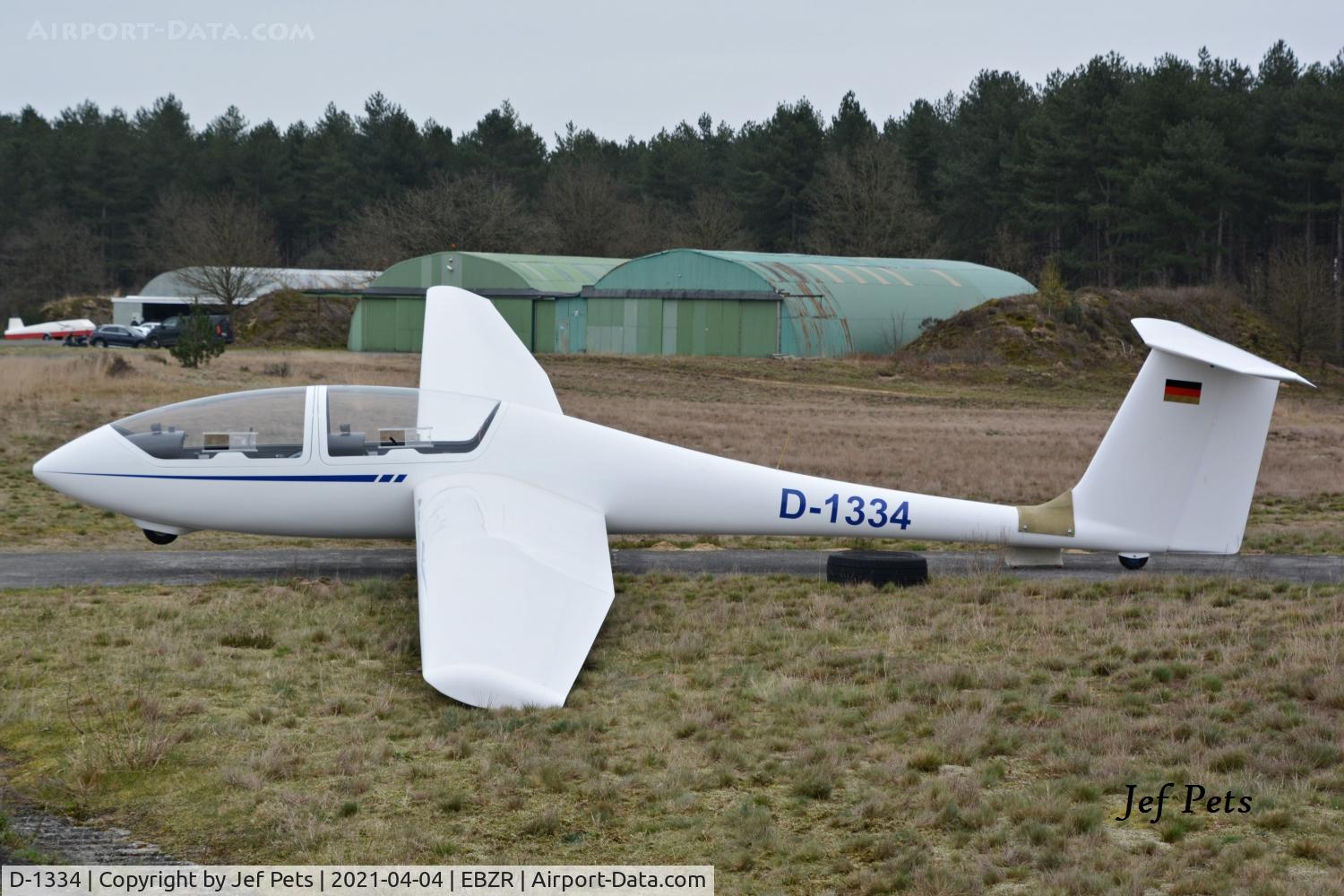 D-1334, Grob G-103 Twin Astir C/N 3749, At Zoersel.