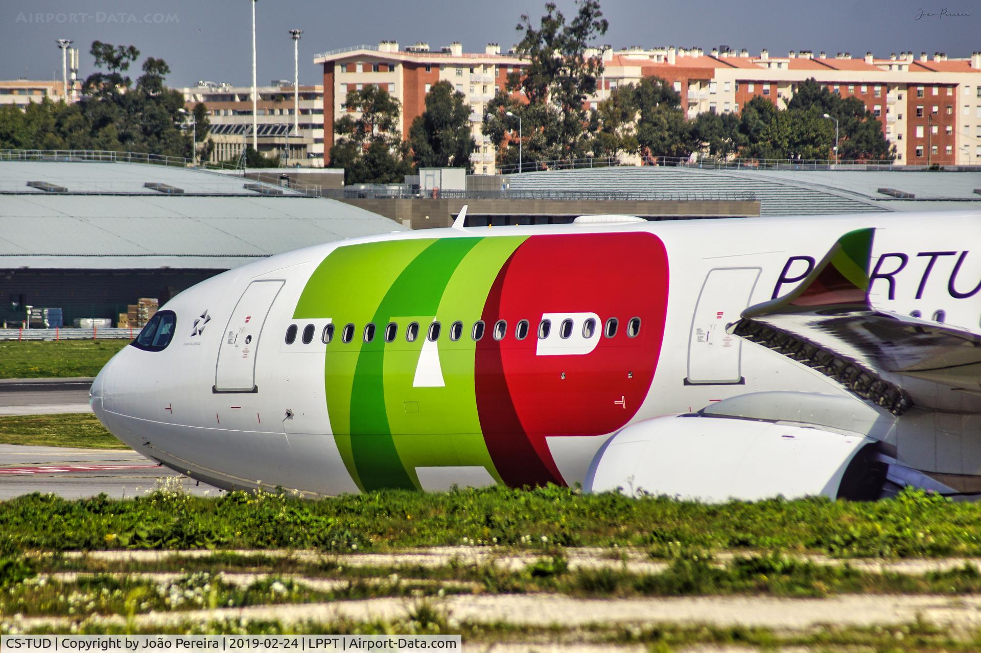 CS-TUD, 2019 Airbus A330-941N C/N 1913, Tap A330neo to line up on runway 03