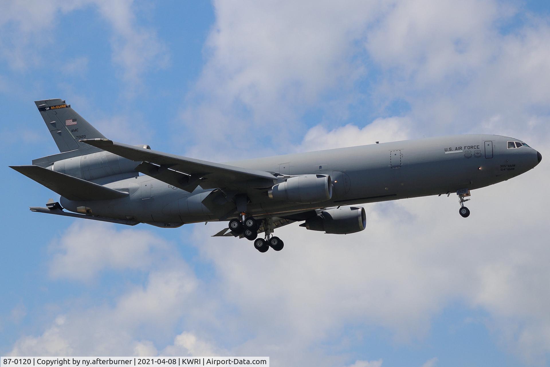 87-0120, 1987 McDonnell Douglas KC-10A Extender C/N 48306, HOSER31 working the pattern at McGuire AFB