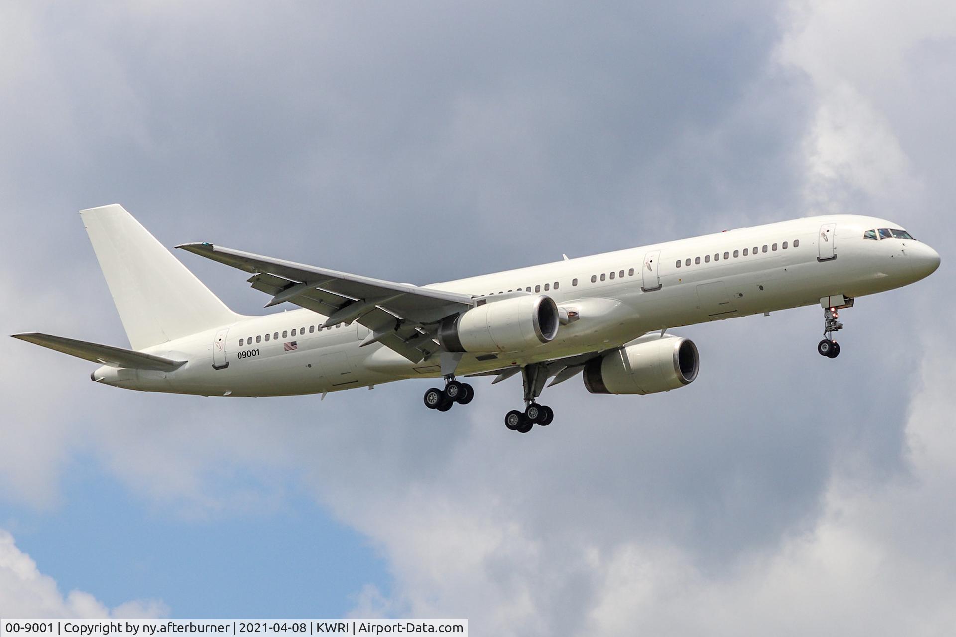 00-9001, 1994 Boeing C-32B (757-23A) C/N 25494, TERRA58 working the pattern at McGuire AFB